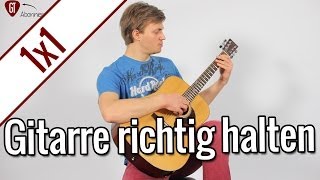 Gitarre richtig halten  Gitarren 1x1 [upl. by Kramal]