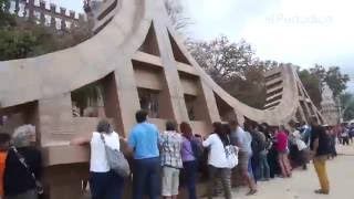 Escultura de cartón de Olivier Grossetête en la Ciutadella [upl. by Anial]