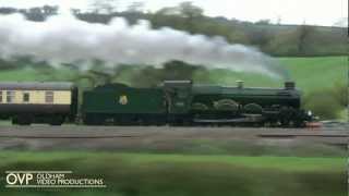 A GWR Castle at speed  5043 Earl of Mount Edgcumbe racing alongside the M5 [upl. by Mehetabel]