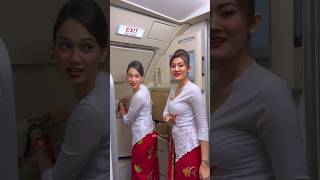 Jelang Buka Pintu Pesawat Oleh Pramugari Cantik Batik Air Saat tiba di Bandara Tujuan [upl. by Fern645]