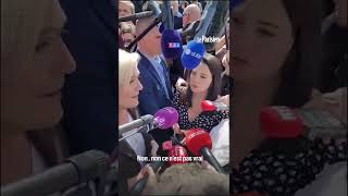 Marine Le Pen interpellée par deux femmes voilées lors de sa venue à Pertuis dans le Vaucluse [upl. by Yulma]