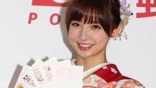 篠田麻里子「年賀状は300枚ぐらい？」 2014年用お年玉付き年賀はがきCM公開！ [upl. by Hanad]