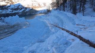 Avalanche Tignes 10 avril 2018 [upl. by Anavi]