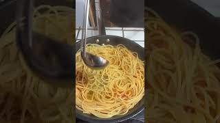 🇮🇹Termine della cottura della pasta nella salsa di pomodoro fresco🇮🇹 parpachef 360italymarket [upl. by Yajeet65]