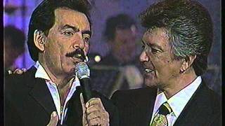 Joan Sebastian y Alberto Vazquez  Maracas En Vivo [upl. by Nanaj754]