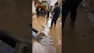 Voluntarios de Castellon Ayudan a limpiar las calles dana valencia inundacion catastrofe vlog [upl. by Alekram]