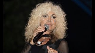 Donatella Rettore età altezza peso marito figli [upl. by Siletotsira]