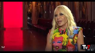 Intervista a Donatella Versace  Rai1 TV7 a cura di Barbara Modesti [upl. by Aduh498]