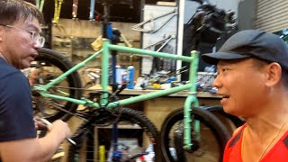 LIOW VIDEO Bike Servicing At R3 Cycles 小轮自行车保养 [upl. by Ninel]