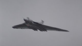 Avro Vulcan XH558 at Kemble 070810 [upl. by Otreblada]