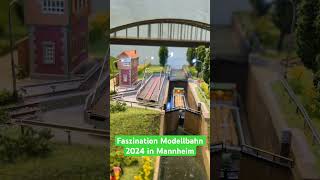 Faszination Modellbahn 2024 in Mannheim  Eisenbahnbrücke mit Schiffsschleuse [upl. by Nelak193]