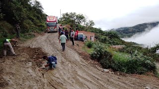 Lluvias y obras aíslan la localidad de Chulumani [upl. by Hadden]