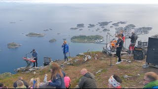 Fjellturkonsert Festvågtinden 541 moh Henningsvær  Lofoten  20160828  4k [upl. by Fallon]