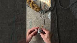 knitters have you ever tried the travelling loop method knitting knittingtutorial shorts [upl. by Bernardi]