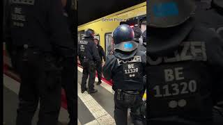 Berliner Polizei 👮🏻‍♂️🚨 Berlin deutschland [upl. by Bollinger]