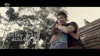 SIX SOUNDS PROJECT  SAATKU JATUH CINTA  Official Music and Lyrics Video [upl. by Eidnarb]