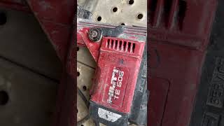 60721 HILTI ヒルティ コンクリートハンマー 電動工具 破つり機 ハツリ機 TE505 100V 900W [upl. by Llenol593]