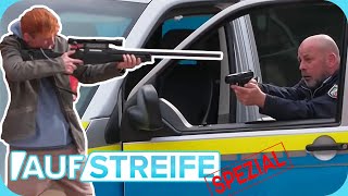 quotWaffe runterquot Mann mit GEWEHR eröffnet das Feuer  Auf Streife  SAT1 [upl. by Ahsinam]