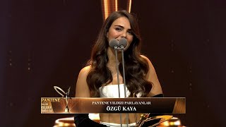 Pantene Yıldızı Parlayanlar Özgü Kaya  Pantene Altın Kelebek Ödülleri 2022 [upl. by Blalock224]