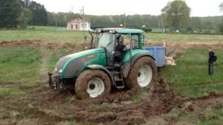 Valtra T120 en difficulté [upl. by Zobias]