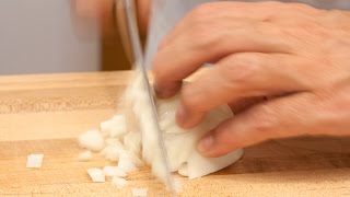 Learn how to Peel Dice Slice Ciseler Emincer and Mincer Onions [upl. by Jea]