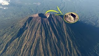 Penampakan Puncak Gunung Agung dari Citra Satelit Perhatikan Lubang Besar Ini [upl. by Idnyc29]