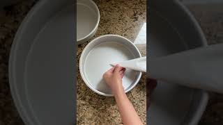 How to cut parchment paper for a round baking pan [upl. by Aihppa]