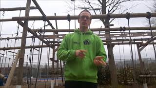 Survivalrun Tutorial Techniek 004 swingover hoe kom ik op de balk [upl. by Anees372]