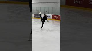 1S  эффектный выезд😂 фигурноекатание edea edeaskates figureskating iceskating растяжка хоба [upl. by Ardyce]