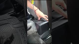 Instalación Apoyabrazo Renault Logan Stepway Sandero [upl. by Nikal]