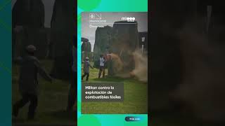 Activistas vandalizaron el Stonehenge en Reino Unido [upl. by Ellehcim]