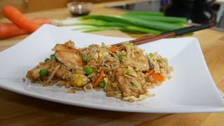 Gebratener Asia Reis mit Hühnchen 😍 schnell amp einfach  Eierreis wie beim Chinesen  Lets Cook [upl. by Natassia]