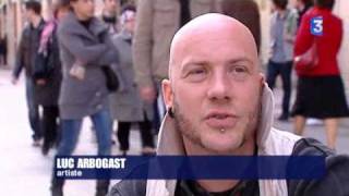 Luc Arbogast chante le MoyenAge dans les rues de Lyon reportage France 3 Journal Télé [upl. by Zebapda]