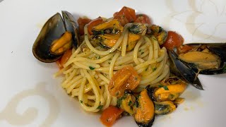 Espaguetis Con Mejillones Y Tomates Cherry [upl. by Witherspoon101]