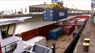 Kräne Schiffe Kähne Container Schmuggel und Polizei  der Frankfurter Hafen  doku [upl. by Ullman]