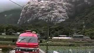 Dome collapse and pyroclastic flow at Unzen Volcano [upl. by Einobe]