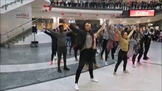 Valentines Flash Mob Proposal At Manchester Arndale [upl. by Orbadiah]