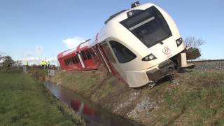 Winsum  Trein ontspoort na aanrijding met vrachtwagen 18 gewonden [upl. by Oballa]