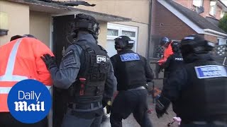 Drug gang member flees as Cardiff police raid drug kingpins home [upl. by Notrab285]