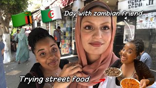 خليت صديقتي الاجنبية تجرب الاكل الجزائري I let my foreign friend try Algerian street food 🇩🇿🇿🇲 [upl. by Hanleigh856]