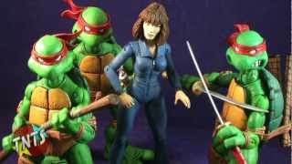 NECA Teenage Mutant Ninja Turtles SDCC Exclusive April ONeil Figure Video Review [upl. by Nylrebma]