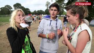 Vieilles Charrues Le karakoé des festivaliers avant Stromae [upl. by Enasus]