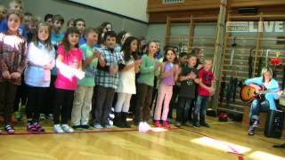 Lauterach Volksschulkinder singen ein Muttertagslied [upl. by Sybley]