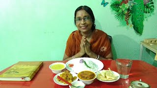 DHONE PATA DIYE KATLA MACHER JHOL  DARUN TASTY 😋   EATING SHOW [upl. by Melinda468]