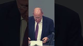 quot1 Mrd € weniger für die Sicherung von Friedenquot Gregor Gysi im Bundestag dielinke [upl. by Copland]