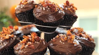 Cupcakes de chocolate con tocino [upl. by Doralyn87]