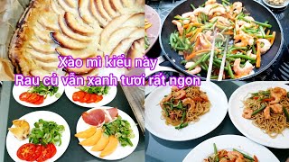 Trang làm mì xào tôm đãi khách Tây khen ngon và cách làm bánh táo vàng óng ánh hấp dẫn [upl. by Hammock236]