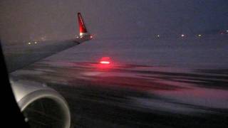 Boeing 737800W taking off in snowstorm EKCH [upl. by Imyaj]