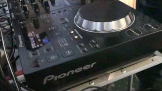 DJ Tutorial Pioneer CDJ350 Using a memory device [upl. by Ahsii]