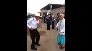 Viejitos bailando banda INCREIBLE [upl. by Horwath]